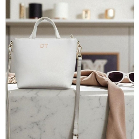 TDE White Structured Leather Tote Bag DT Logo Gold Hardware Crossbody Strap - Picture 1 of 15